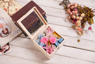 工艺品精致木盒盛放多彩干花