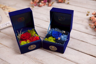 工艺品精致花朵礼盒展示