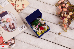 工艺品精致多彩珠宝盒内藏珍品