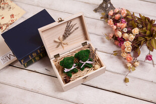 工艺品精致首饰盒与干花摆件