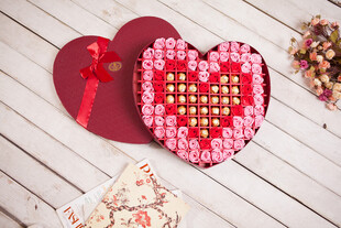 工艺品心形礼盒装点甜蜜爱意