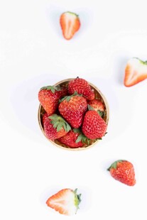碗中鲜草莓