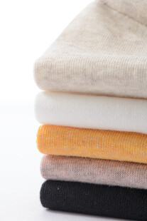 多彩叠放棉袜展示