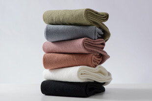 多彩叠放的棉袜