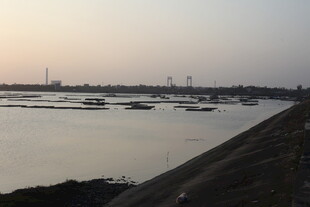 黄昏下的宁静港湾