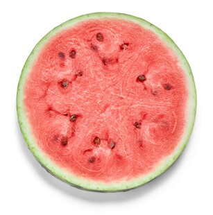 切开的新鲜红瓤西瓜