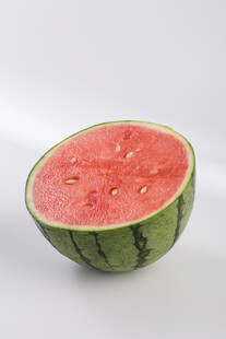 切开的新鲜西瓜