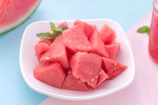 碗中鲜切西瓜块