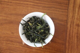 嫩绿茶叶