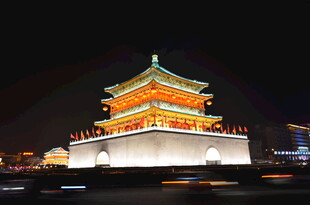 西安钟楼夜景璀璨夺目