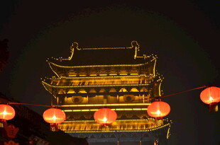 西安钟楼夜景 红灯笼点缀