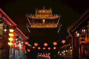 古街夜景 灯火辉煌的楼阁