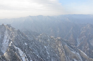 壮丽雪山山脉景观