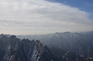 壮丽巍峨的高山云海景观