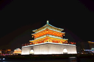 西安钟楼夜景璀璨