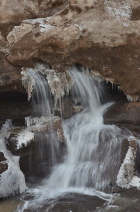 山间冰瀑流水景观