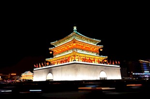 西安钟楼夜景璀璨迷人