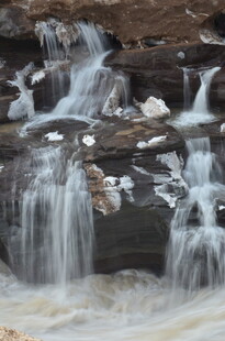 山间小瀑布流水景致