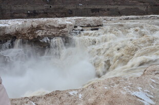 黄河壶口瀑布壮观景象