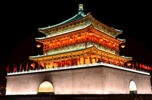 西安钟楼夜景璀璨夺目