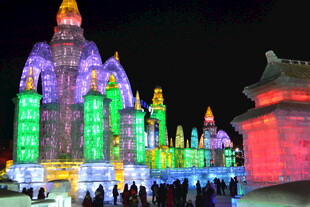 梦幻冰雕夜景 璀璨夺目