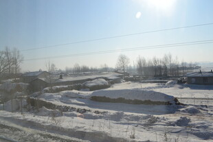 冬日雪覆村庄美景