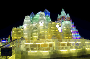 梦幻冰雪城堡夜景