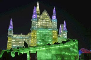 梦幻冰雕城堡夜景