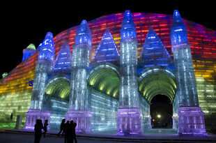 梦幻冰雕建筑夜景