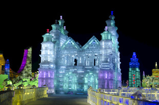 梦幻冰雕城堡夜景