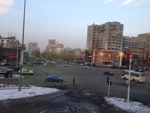 城市冬日街角景象