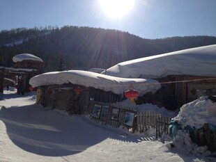 雪覆小屋 冬日静谧美景