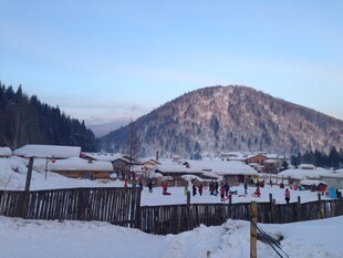 冬日山村雪景风光