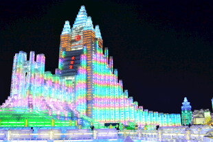 梦幻冰雪城堡夜景