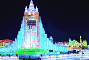 梦幻冰雕城堡夜景