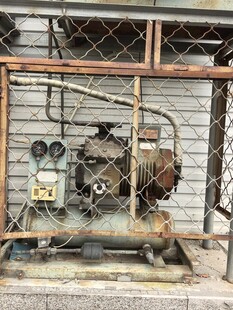 老旧室外压缩机设备