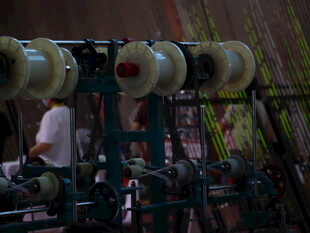 纺织机器运转场景