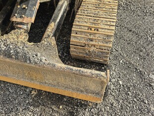 挖掘机履带特写