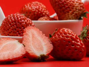 新鲜诱人的草莓