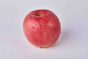 鲜红饱满的单个红苹果