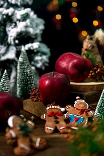 圣诞姜饼与节日装饰
