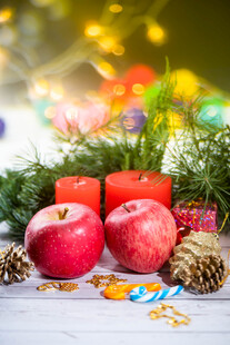 圣诞装饰与红苹果摆件