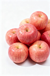 一堆新鲜红苹果