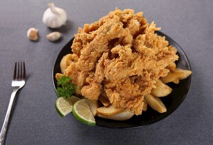 香酥炸鸡配薯条