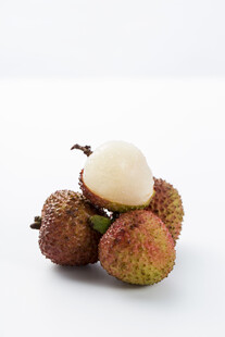 新鲜荔枝果肉饱满诱人