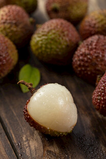 新鲜荔枝果肉诱人呈现