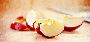 切片红苹果特写