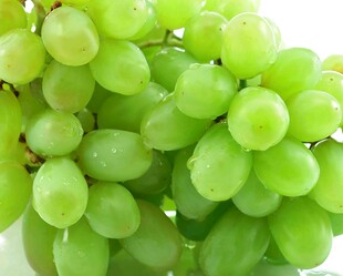 新鲜青葡萄串