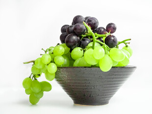 碗中绿紫葡萄组合