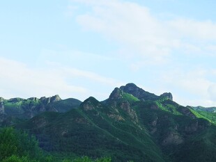 青山巍峨